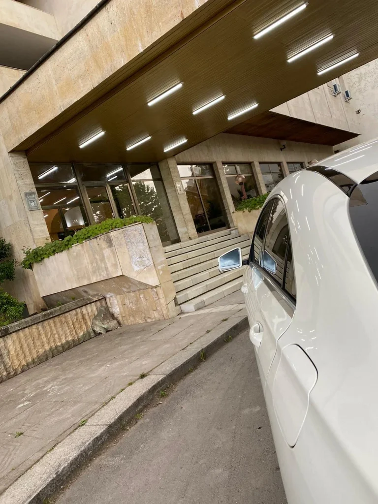 Hotel Loznitsa gallery – exterior and entrance