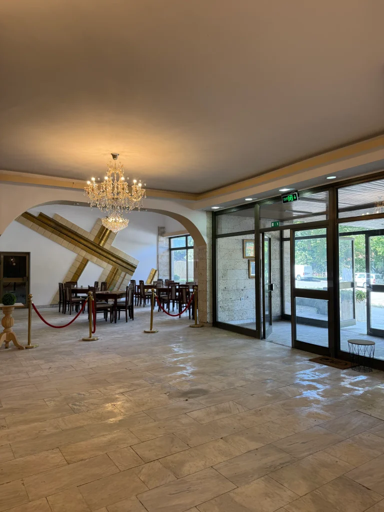 Hotel Loznitsa gallery – lobby interior