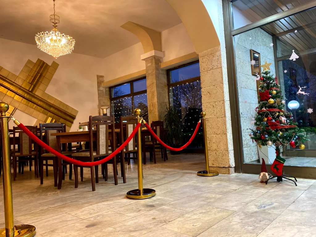 Hotel Loznitsa gallery – decorative interior detail