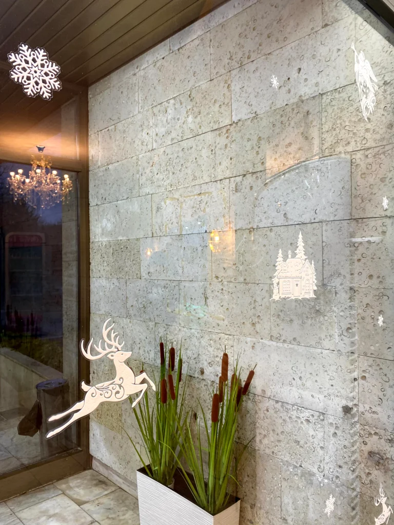 Hotel Loznitsa gallery – decorative interior detail