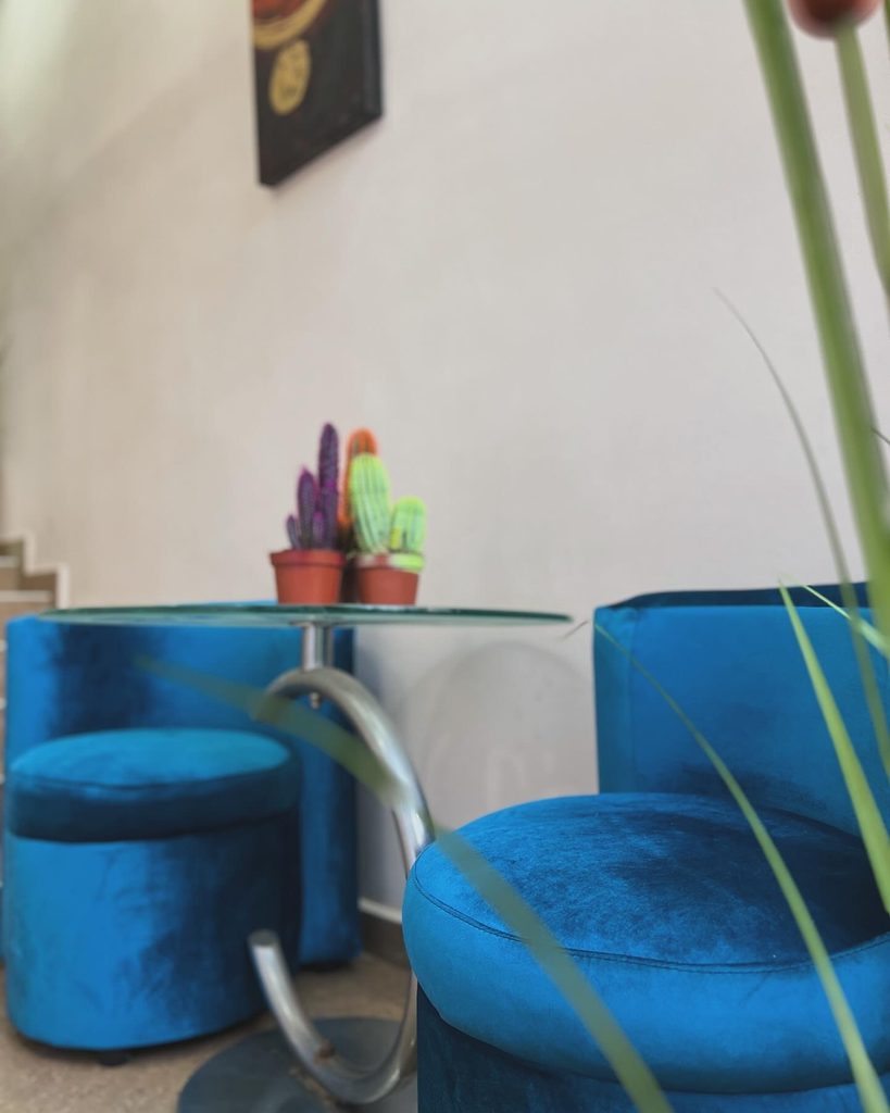 Seating area at Hotel Han Krum