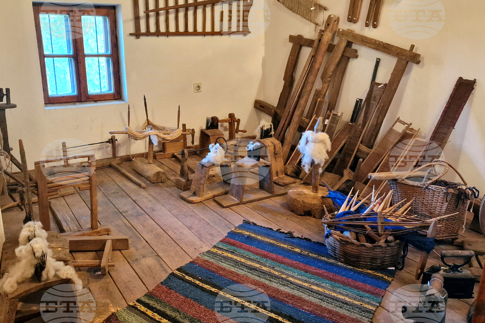 Ethnographic collection at the Heritage House museum in Loznitsa