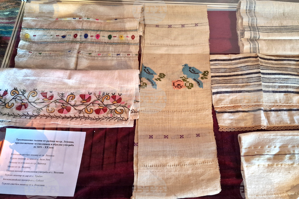 Traditional objects at the Heritage House museum in Loznitsa